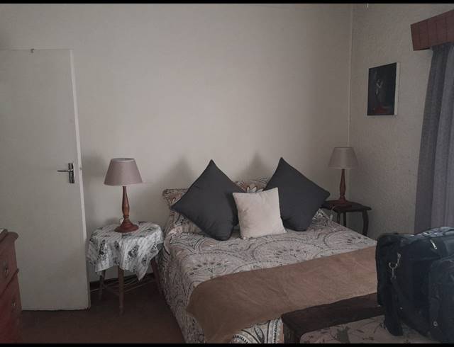7 BEDROOM HOUSE FOR SALE IN RUSTENBURG CENTRAL